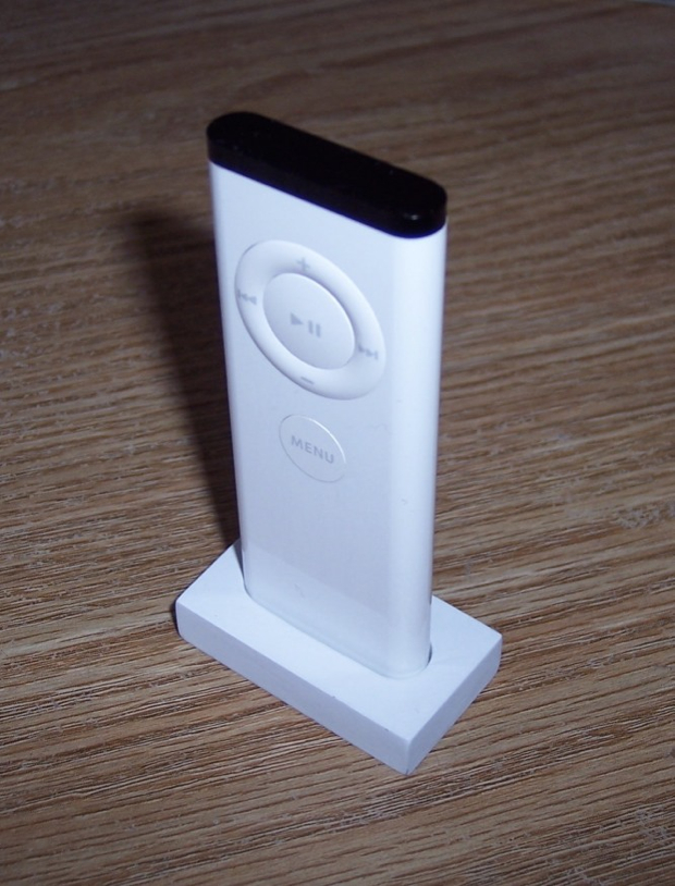 apple_remote_stand_6952